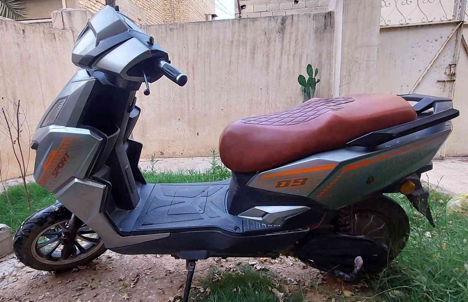 السلام عليكم دراجة شحن نوع GT09 رياضي ست بطاريات وبيها ٣ سرع و لايتات عالي ناصي + جوزه داخليه (تطفي وتشغل) + انذار سرقة + قفل ستيرن + نظام تشغيل بصمه NFC + كشن مريح جدا + جنطه داخليه جبيره،، من معرض حسن وحسين سريعة وخدمية كلش ( الدراجه مابيها شي كاملة ونظيفة من الداخل متشكي من شي ابد ) 

السعر : ٦٥٠ وبيها مجال للشراي

للاستفسار اكثر :***********
