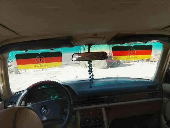 السلام عليكم 
من رخصة مدير الكروب المحترم 
مارسيدس جامبو رئاسي موديل 85 مكينه 3000 مصبوغه عام للجماليه تخم تاير جديد باتري جديد داينمو جديد تبريد شغال شاشه رقم كربلاء جديد انكليزي باسمي ل2030 منظومة زنون هورن بوش اصلي
السعر 55$ وبيها مجال بسيط 
للاستفسار اكثر الاتصال ***********
غير متواجد على النت
