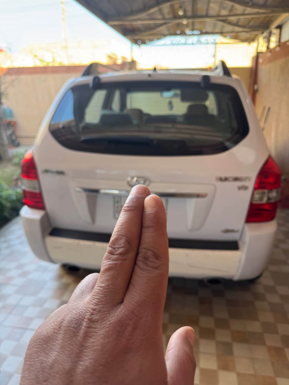 السلام عليكم توسان موديل 2009 رقم بابل السياره فول موصفات مكفوله من الصبغ والضربه والتبديل كير مكينه حداديه خير من الله تخم تاير مكينه 2700 ب119 او بيه مجال بسيط *********** مكان السياره حله حلة, بابل
