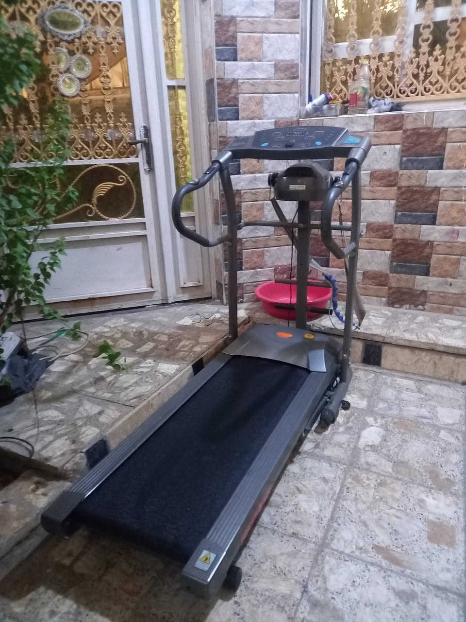 جهاز جري استخدام منزلي نضيف جدا وزن يتحمل ١٦٠كيلو سعره ٢٢٥بي حزام تكسير شحوم تدليك جسم كامل موصفات مبي ثري سماعات بلوتوث العنوان بغداد ***********
