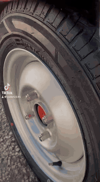 سلام عليكم شباب ستوتة للبيع نضيفة ماماشية اوارق اصولي موديل 23. ***********
