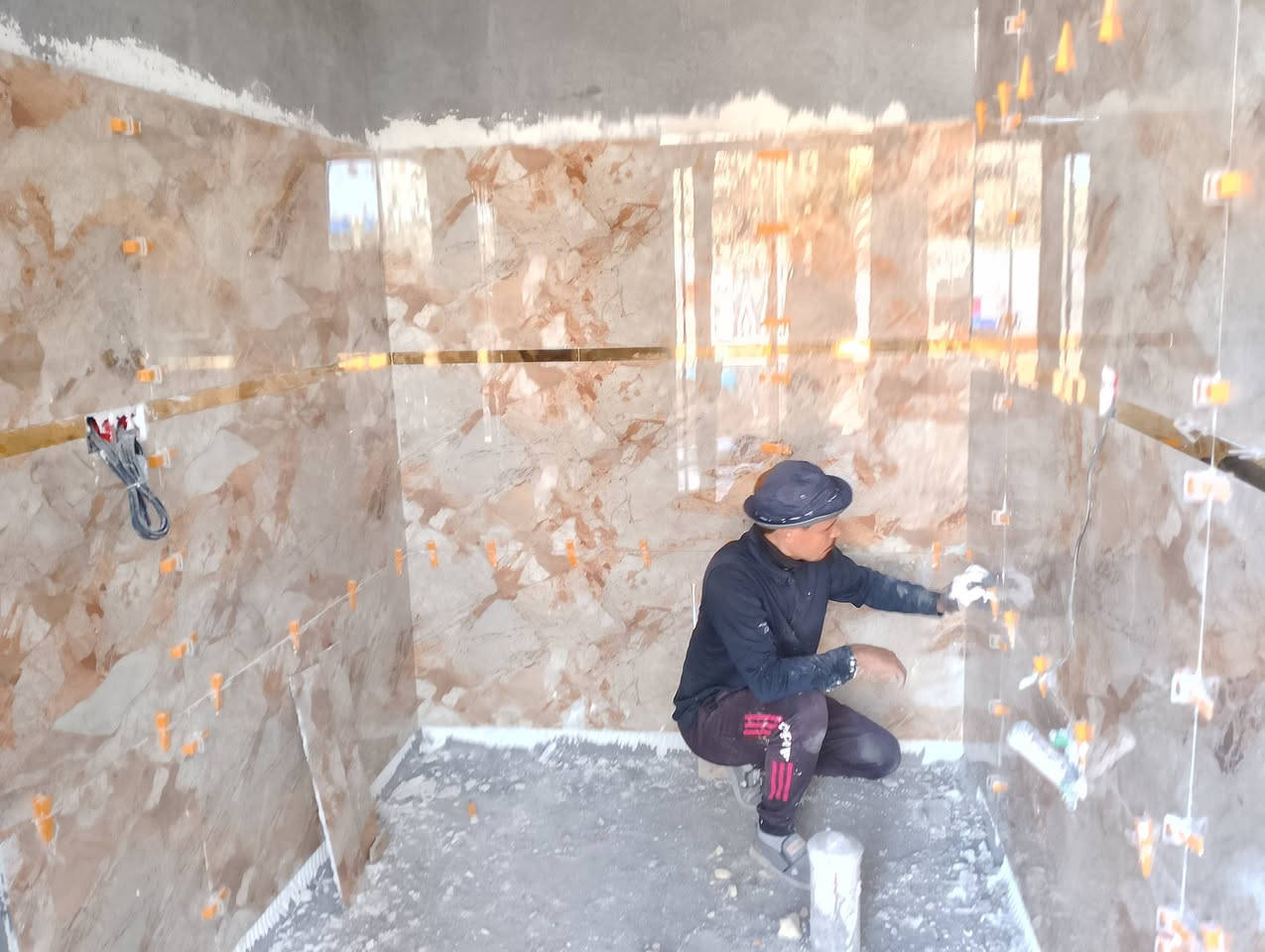 خلفه سيراميك بورسلين مرمر حجر شغل درجه اولى والتزام بلعمل ليزر وكبان والنضافه شوفت عينك مكاني كربلاء اشتغل بكربلاء فقط واسعار مناسبه جداري وارضي وبايات رقمي *********** وخادمكم اني
