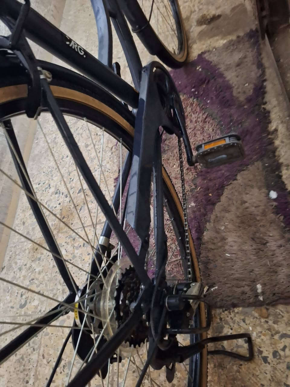 السلام عليكم بسكل لبيع حجم ٢٧كير ونص كير وحساس تاير عريض وزان  هاي قطعه ندره عنوان بغداد هاي قطعه ليسه تكرر غير مستعمل بل عراق جديد جدن زلق واحد مابي الون فيلي سعر خاص ***********
