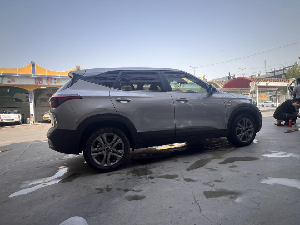 السلام عليكم اهلنا الطيبين
كيا سيليتوس 2022
محرك 2000 دوش
بدون ايرباك( مضارب ولا يرباك )
تحكمات استيرن
تدفئة بالستيرن
مثبت سرعه 
تحديد مسار
اطفاء ذاتي
ماشية 66 الف كيلو
 
السيارة بدون ايرباك
الراديترات بلاديه 
تبريدها يخبل
افولها محسن عادي ما عليها شي
بقمة حر البصره فولتها عادي ماعليها شي
وتبرديها ما شاء الله
دهن ابدله كله اصلي 
مبدل زوج تايرات امامي
:

⚫️السياره اتصلحت بدبي وماعجبني تصليحها
عدت تصليحها من جديد هنا بالعراق
رقمها بصره الجديد باسمي
سنويه 2029  شرط التحويل

⚫️منزل صوره ماشر عليها بالاخضر دوائر
هنا صاير تعديل كلش كلش بسيط براس الشاصي 
يعني تعديل ما ينذكر بس اكتبه للامانه
( لا تسحك تاير وبجمها مرتبه للاخير )
وهذا صار لان العرضانيه بالضربه اخذت وياها بداية الشاصي قليل

⚫️الباب الوره العبري بي طعجه خفيفه ما مسويها

صورها القديمه والجديده نزلته
كتبت هواي حتى اكون صادق بالبيع وتجي وتشوف اذا عاجبتك

السياره كامله دهن وبانزين وفر العراق بيها

سعرها 168 ورقه وبيها مجال حگ الجيه
موجوده بالبصرة
وهذا رقمي ***********
واسف ع الاطاله وربي يوفق ويرزق الجميع
