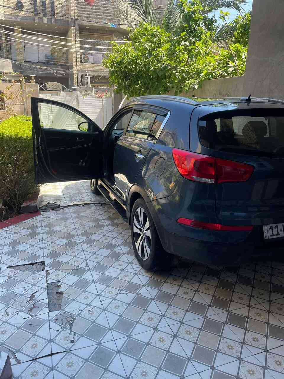 سلام عليكم
سبورتج ٢٠١٣ وارد امريكي محرك ٢٤٠٠ فور ويل 
سياره فول مواصفات 
بانوراما +المري شفط 
كشنات تدفه تبريد 
كشن السايق كهرباء 
كامره شاشه +حساسات خلفيه 
بصمه ابواب بصمه تشغيل 
تحكم ستير مثبت سرعه +اشاير بل مري 
حادث مالته باب الخلفي 
سياره فقط بيه صبغ الباب الخلفي 
ولبنيد اثر جراد 
ماشيه ١٠٠  الف ميل 
سياره خير من الله مابيه اي نقص 
بيه سونار كامل 
مكاني بغداد السعر ١٢٨$ وبيه مجال حك الجيه 
***********
