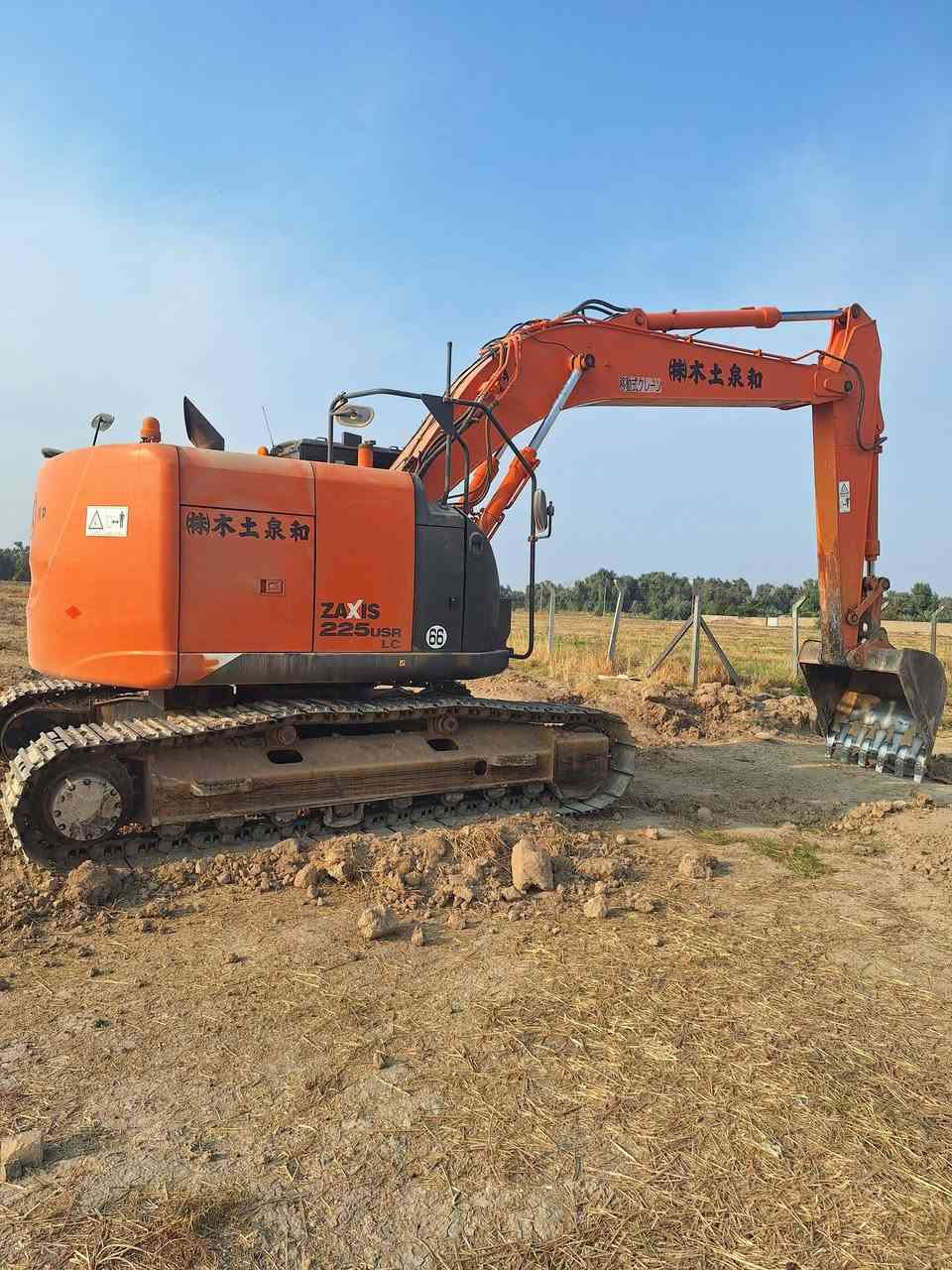 السلام عليكم حفارة للبيع هيتاشي موديل٢٠١٤حجم٢٢٥  B5 Lc  مكفولة مشتغلة٨٠٠٠ساعةالسعر٤٧٥$ التصال***********
