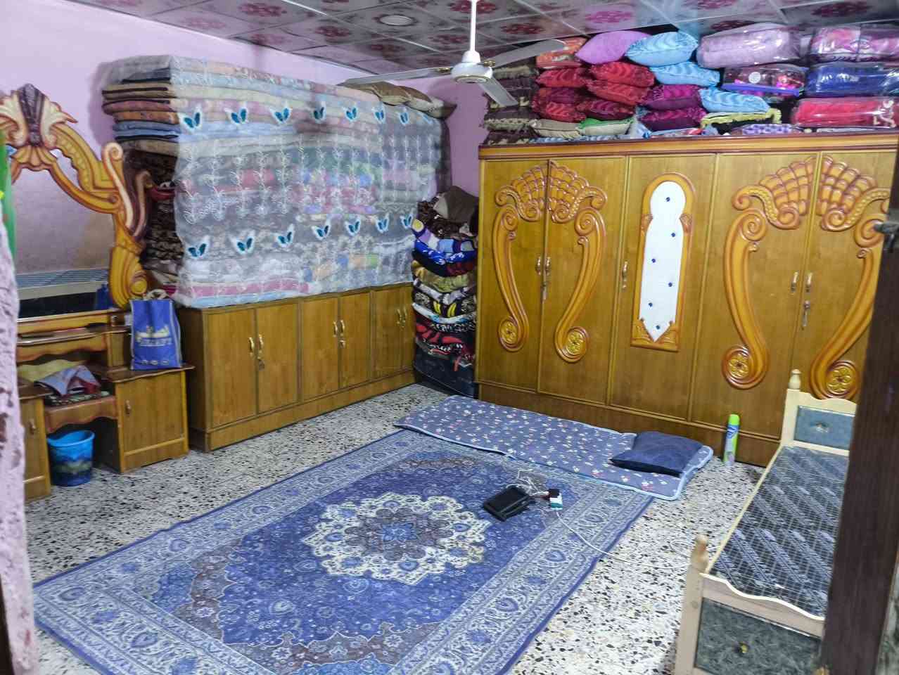 دار للبيع مساحه 200قاطين قرب شارع 60 للاستفسار ***********
