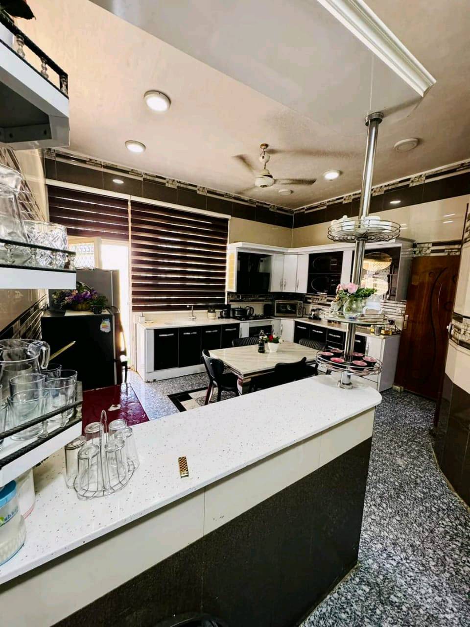 بيت للبيع حي ميسان   طابو صرف  مقابل شارع المطار
بيت 200مترطابقين بناء 2023نضيف جدا بناء جناي غرف عدد6. مناور  عدد2
نضام سويتات 6حمامات
استقبال8×4وربع
مطبخ حار وبارد وصاله 8×5
 أرضيه كرانيت الطابق الاول
الطابق الثاني بورسلين
تاسيس الكهرباء ثري فيز درجه اولى
مجاري درجه اولى
البيت صب رفت 
شارع 20 مقابيل الوفاء مطل على ساحه شارع  خدمي منطقه راقيه هادئه وراقيه

 الستفسار📞  ‏‪0780 353 9373‬‏
