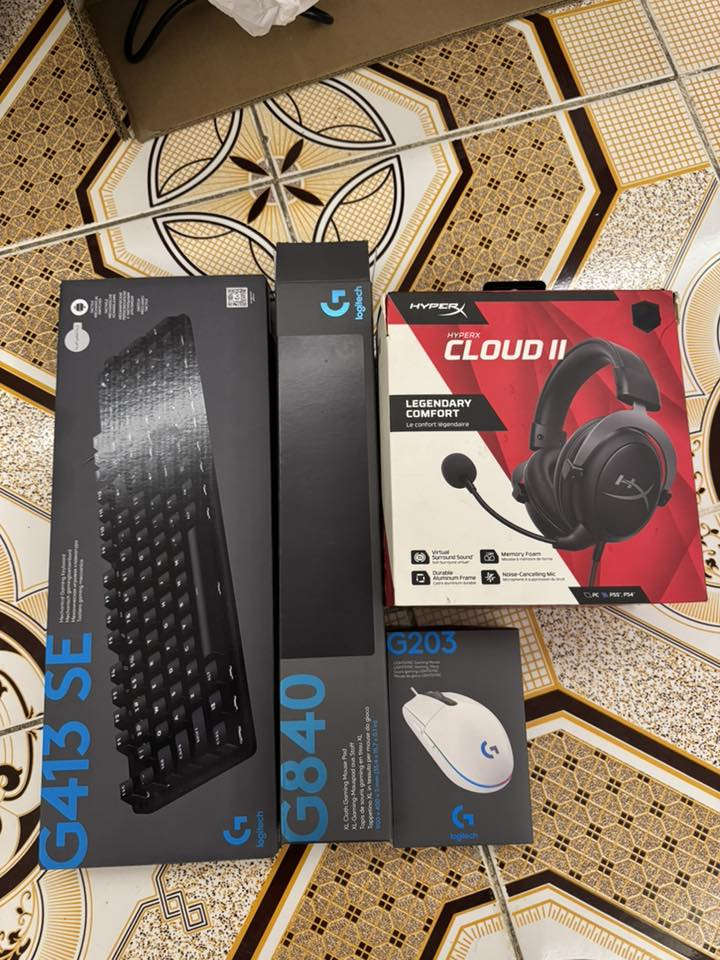 🔥 Ryzen 7 7800X3D Gaming Setup للبيع الكامل 🔥

جهاز قوي جداً ومخصص للـGaming الثقيل، الاستخدام فقط حوالي 5 شهور وبعض القطع مطورة قبل شهر، كلشي نظيف جداً ويا الضمانات والفواتير والكراتين ✨

📌 المواصفات:
‏▪️ R7 7800X3D
‏▪️ RTX 5060 Ti OC 16GB ASUS Dual
‏▪️ RAM DDR5 32GB 6000 CL30
‏▪️ B650 PRIME PLUS
‏▪️ SSD NVMe Gen4 1TB
▪️ تبريد مائي 360 ARGB
‏▪️ PSU MSI 750 Gold PCIe 5.0

🎮 ويه الجهاز:
✅ شاشة ASUS ROG Strix XG27WCS “المنحنية"
‏✅ Logitech G203 + G413 SE + G840 "ماوس+كيبورد+ماوس باد مقاس كبير"
‏✅ HyperX Cloud II
✅ ميز Gaming كهربائي XXL
✅ كرسي Gaming + مساج
‏✅ UPS Online 1KV
✅ يد  + EasySMX + يد Xbox
✅ ملحقات إضافية كثيرة

📍 بغداد — تجي تفحص وتستلم
💰 السعر: 3,250,000 دينار عراقي
❌ ما أبيع قطع ولا الكيس وحده، البيع كامل فقط

سبب البيع: عدم التفرغ

اللي يريد جهاز مرتب وقوي وجاهز بدون تعب يراسلني 📩
واتساب ***********
