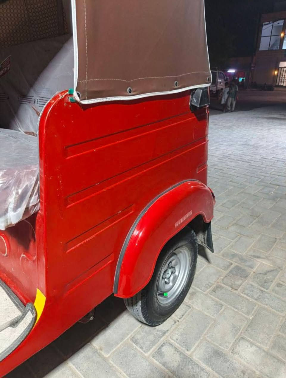 تكتك ٢٠ نضيفه محرك مجفت مره وحده السعر 5600  العنوان بغداد الدوره ***********
