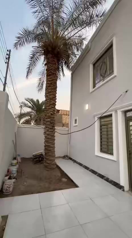 يالله دار للبيع المساحه 320 طابو صرف طابقين يحتوي على 4 غرف وصاله وستقبال وترك خلفي العنوان منطقه البطاط مقابل مدرسه البطاط السعر 175 او بيه مجال للاستفسار ***********
