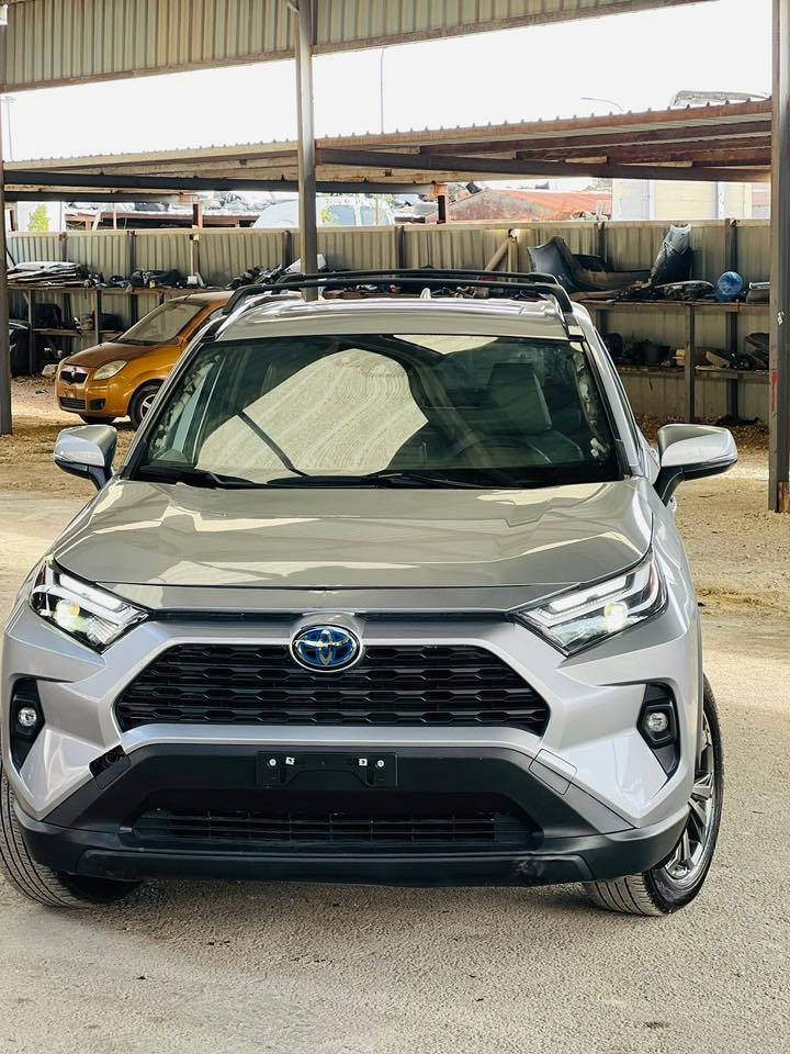 راف فور هايبرد 2024 بريميم
سياره حادثه بيهة حرك يم علبة فيوزات داخليه اثر جهاز تعقب وما ماشي الحرك يعني حته ستيرن مابي شي ولا عداد 
بدلت دشبول كامل و سقفيه كله اصلي فتح من سياره
 جديده ماشيه 19 الف 
سياره ما ناقصه ابره موجود بل عراق بعدهة ما مرقمه راح تترقم بغداد انشاء الله
سعر مطلوب 24 الف دولار قابل للتفاوض 
للاستفسار *********** واتساب فقط
