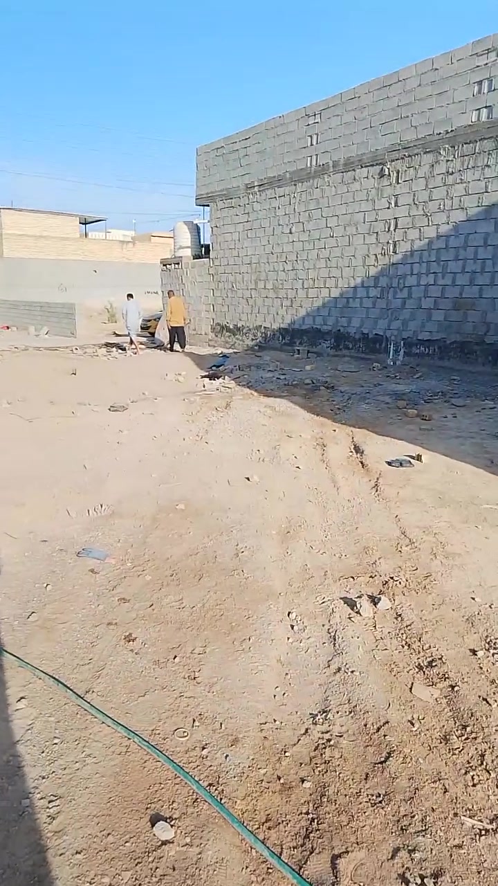 سلام عليكم قطعه للبيع مساحته 250 متر العنوان تقاطع النهروان قريت الجوادين قرب نقطه داله قرب مدرسة جوادين متوفره جميع الخدمات ماء كهرباء  الاستفسار ع رقم ***********
