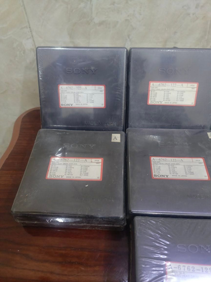 بيع
هيدات فديو سوني بيتماكس
ياباني اصلي جديد غير مستخدم مسلفن بالباكيت يرهم لاغلب الموديلات المذكوره على العلبه استفسار *********** 
العدد 7 البيع للكل او مفرد السعر للكل يختلف عن المفرد متوفر توصيل لكل المحافظات 
للمعرفه السعر التواصل عبر الماسنجر او اتصال
