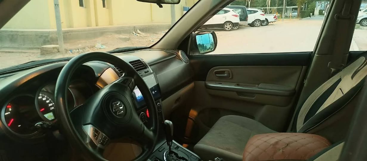 السلام عليكم
سوزوكي كراند فيتارا ١٤ رقم نجف باسمي اني مالكه بالحله 

بيه ٣ قطع صبع وعليه ادامه كامله قبل سبوعين بدلت كازكيت 

وادامه كامله للمكينه رجعته جديده راديتر منظومة تبريد تخم تاير... السعر ١٠٥ وبيه مجال حك الجيه للاستفسار 
رقم تليفوني  ***********
