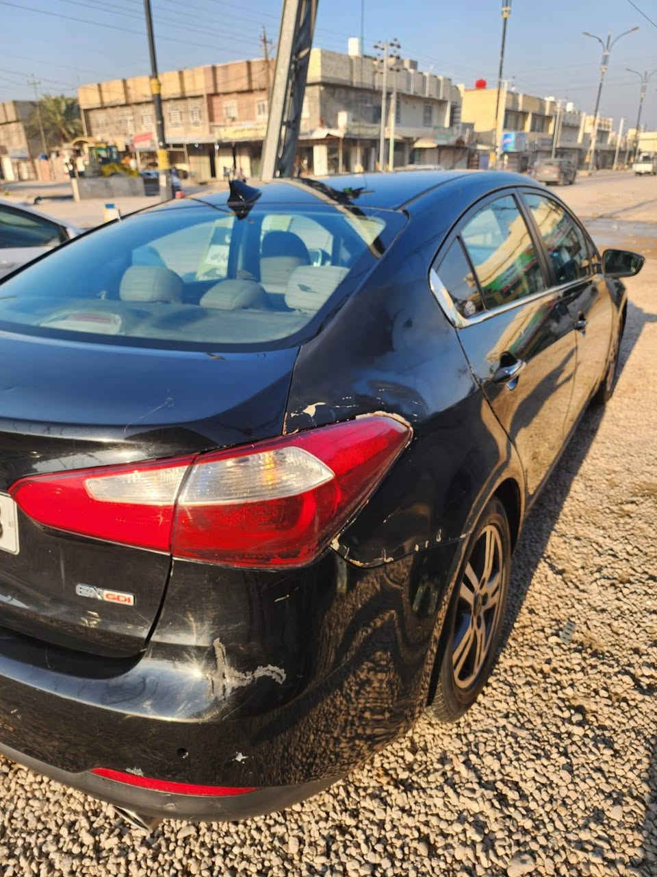 السلام عليكم فورتي للبيع  ٢٠١٥ بأسمي رقم بغداد انكليزي هزه وسنويه جديده  امريكي حادث جاملغات خلفيه صبغ وباب الخلفي الأيسر بجم سليم بدون حادث وبدون ارباك سياره جاهزه حداديه جديده امامي وخلفي حته دسكات مبدل ودبلات مبدل  تخم تاير وباتري كله جديد تبريد ثلج بالصيف مواصفات نص فول سياره جاهزه بدون نقص السعر ١٠٧ وبيها مجال للشراي للإستفسار ***********/ *********** مكان السياره كربلاء حي الاسره
