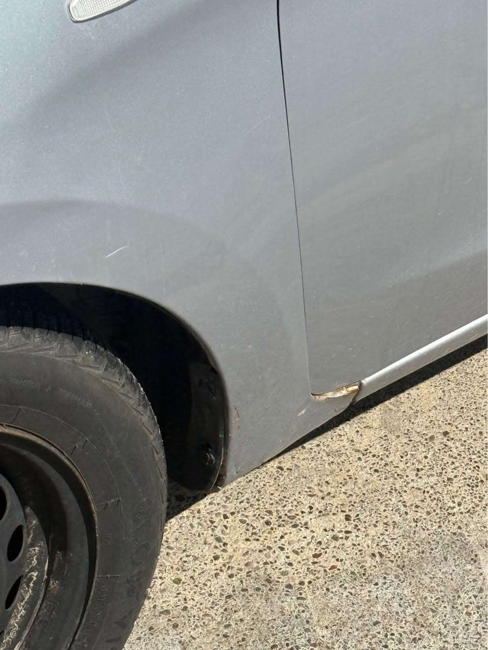 ✨ للبيع: ميتسوبيشي ميراج (Mitsubishi Mirage) موديل 2024 - بحالة الزيرو ✨
لعشاق الاقتصاد والسيارات الحديثة جداً، متوفرة الآن سيارة تعتبر "جديدة" بكل المقاييس.
📋 تفاصيل ومواصفات السيارة:
• الموديل: 2024 (أحدث موديل).
• المسافة المقطوعة: 8,000 كم فقط (ممشى بسيط جداً، لا تزال برائحة الوكالة).
• الرقم: رقم مميز وجديد.
• الملكية: السيارة بأسمي مباشرة، الأوراق والسنوية والتحويل كلها جاهزة ومضمونة 100%.
✅ الحالة العامة:
• النظافة: السيارة "نظيفة 100/100" من الداخل والخارج.
• الجاهزية: كل شيء في السيارة جديد (تواير، بطارية، تبريد) ولا تحتاج لأي مصاريف نهائياً.
• المميزات: اقتصادية جداً في الوقود، سهلة القيادة، ومثالية للاستخدام اليومي داخل المدينة.
💰 السعر والمكان:
• الموقع: [أضف مدينتك هنا، مثلاً أربيل]
• السعر: [أضف السعر بالورقة هنا] - السعر مقابل الحداثة والممشى القليل فرصة لا تعوض.
📍 للمعاينة والاستفسار: [أضف رقم هاتفك هنا]
📞 التحويل مباشر باسم المشتري.
#ميتسوبيشي #ميراج2024 #سيارات_للبيع #MitsubishiMirage #سيارة_اقتصادية #العراق_سيارات أربيل, العراق


**إذا كنت صاحب هذا الإعلان وتريد حذفه لأي سبب، رجاءا أرسل رسالة إلى الدعم الفني**