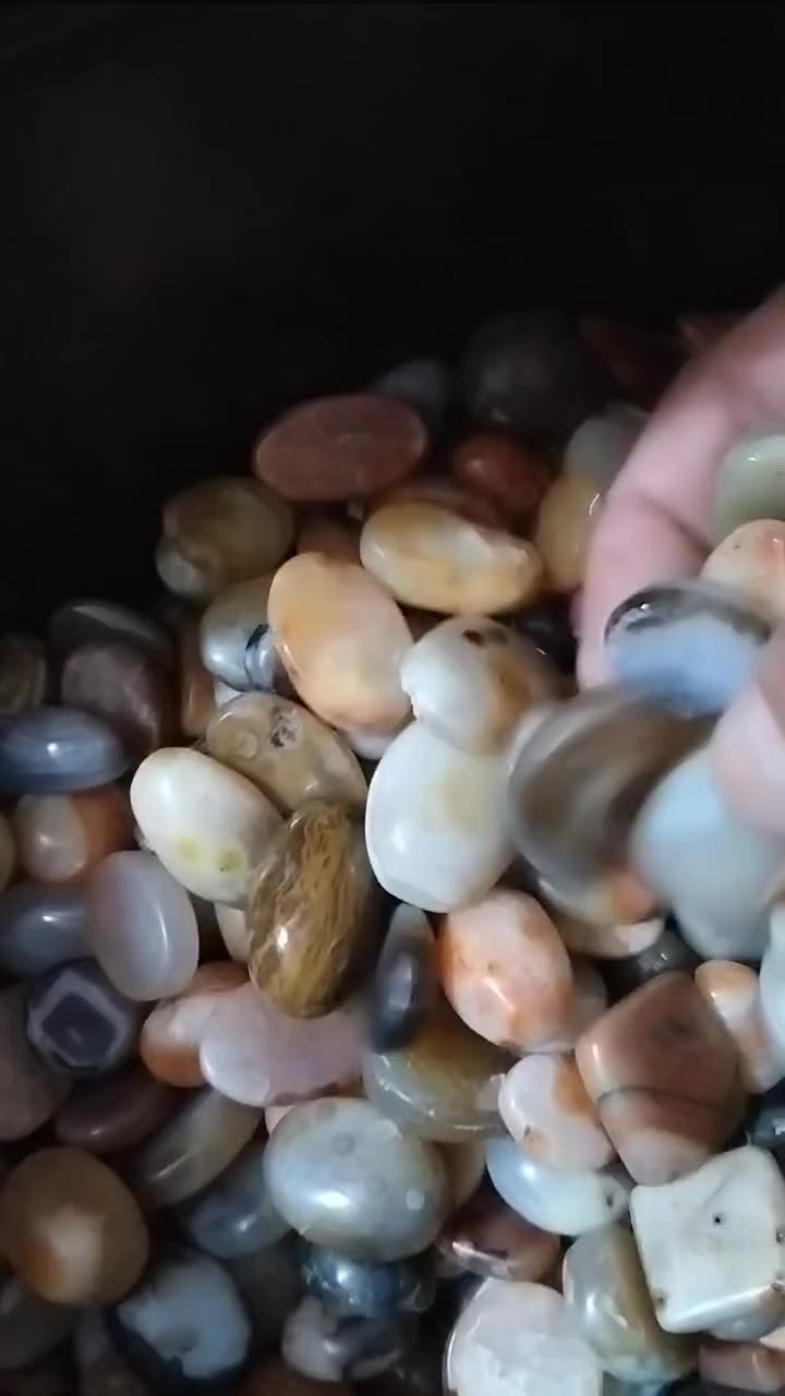 شذر سليماني وداودي وجزع وغيرها من الاحجار للناس الي على باب الله سعر القطعة 3000اقل طلب 10قطع وفوك معلومات اكثر خاص او واتساب ***********
