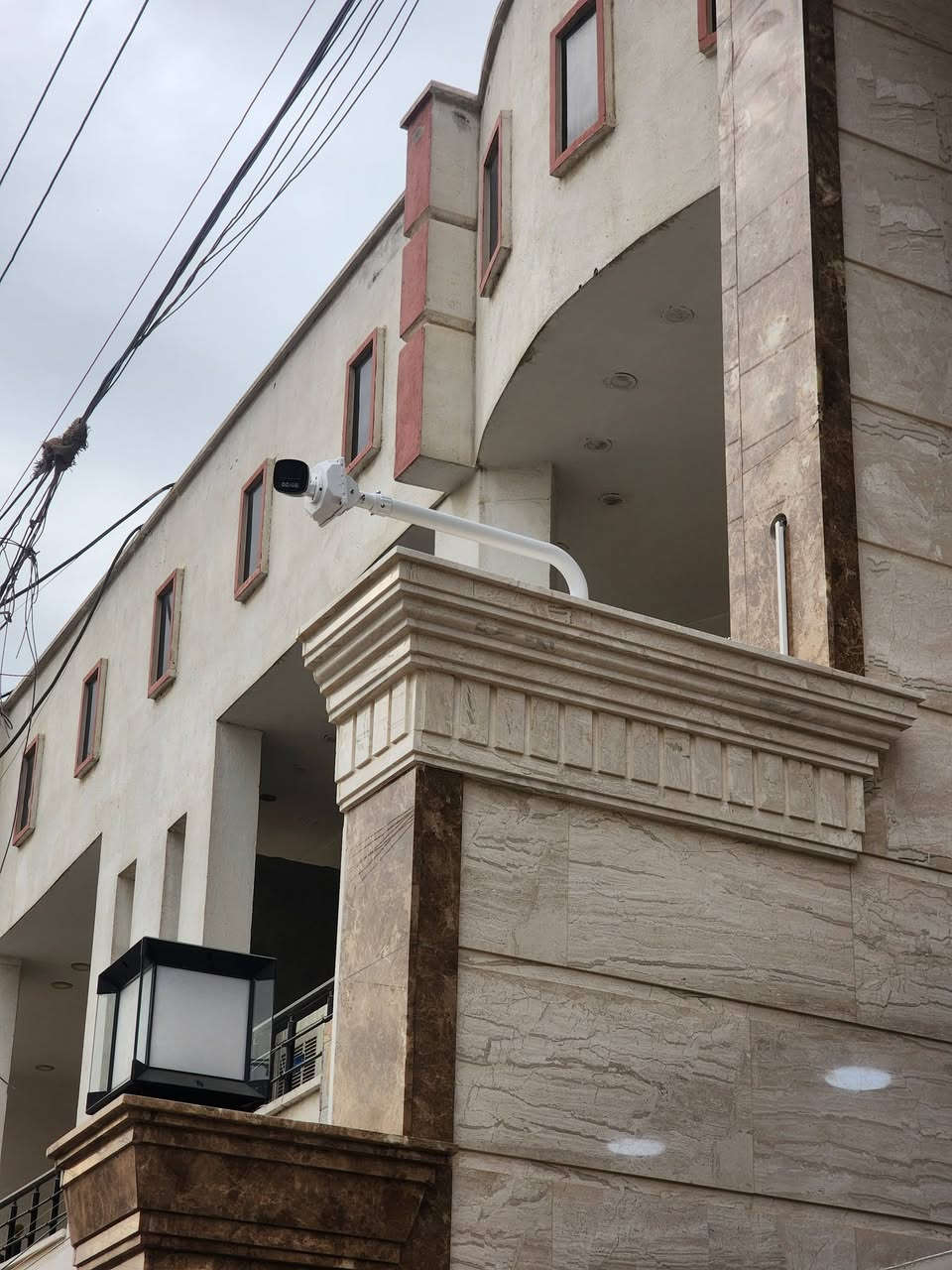 تم تنصيب ٧ كامرات دهوى نضام  ip 
دقة 4mp 
ليلي نهاري ملون صورة وصوت 
مع راك و وعرض الصورة في مكانين مختلفين 
مع ستاندات وتصحيح اماكن بعض الكامرات 
مع ربط المنضومه على الانترنيت 
..........
بيع تنصيب وصيانة كامرات المراقبه وملحقاتها 
ستلايت مركزي 
شبكات ومنضومات انترنيت داخليه 
بدالات داخليه 
اقفال كيلون  سمارت 
منضومات صوتيه سقفيه وجداريه 
***********
