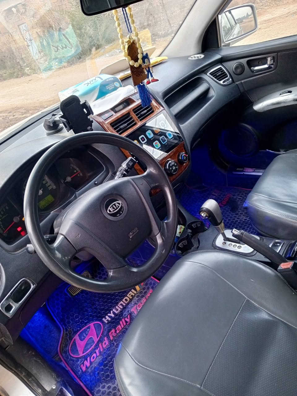 سبورتج للبيع 2009 باسمه السنويه لغايه 31 سياره بيها قطعتين تبديل وكاله تدفئه تبريد سياره خير من الله ديالى ناحيه ابو صيده *********** السعر 110 بيها مجال بسيط
