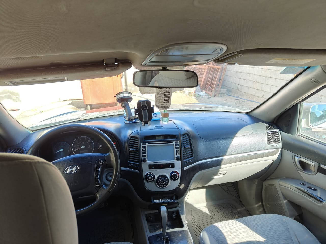 السلام عليكم سنتافي للبيع موديل 2007 سياره مقفوله جير ومحرك عنوان كربلاء الحر عرضها 120 وبيها مجال ***********
