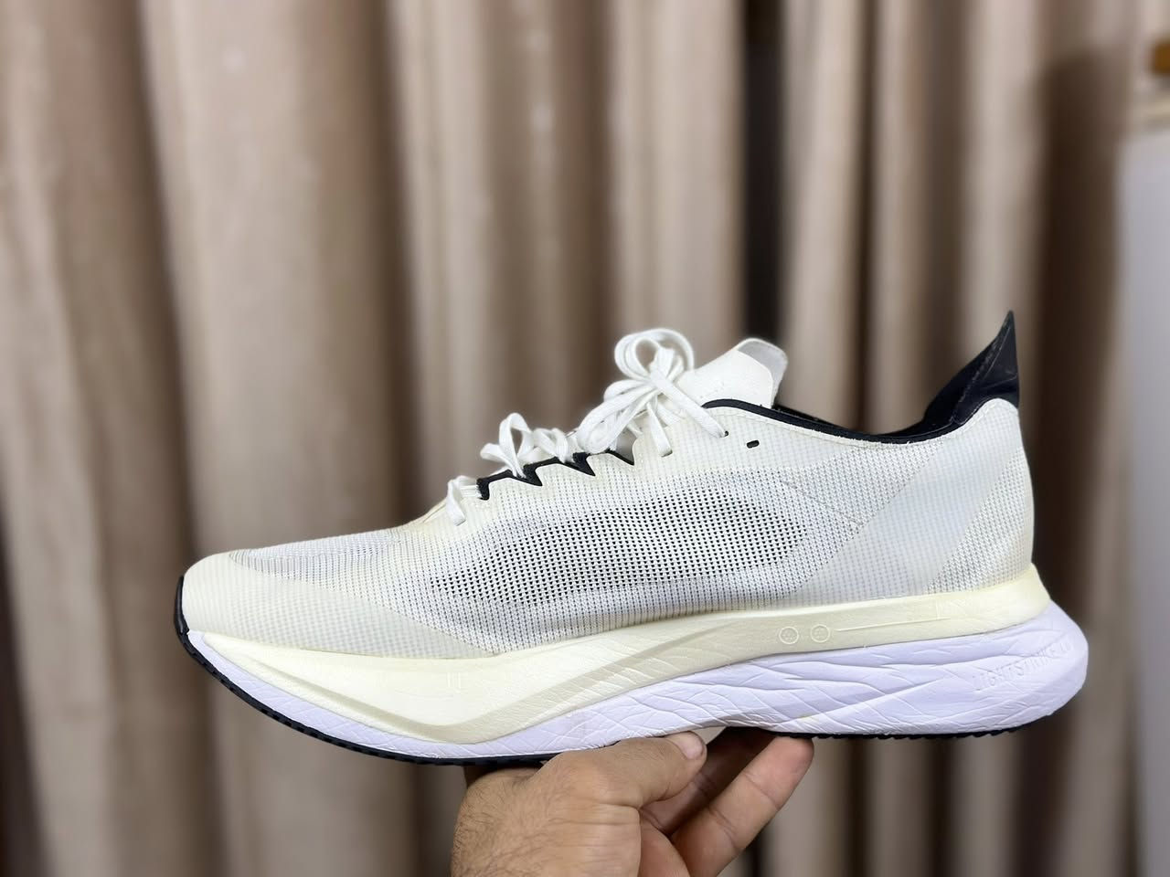 ادزيرو حديث 
قياس 45 وثلث 
طول القدم 29
يوجد توصيل بغداد ***********
