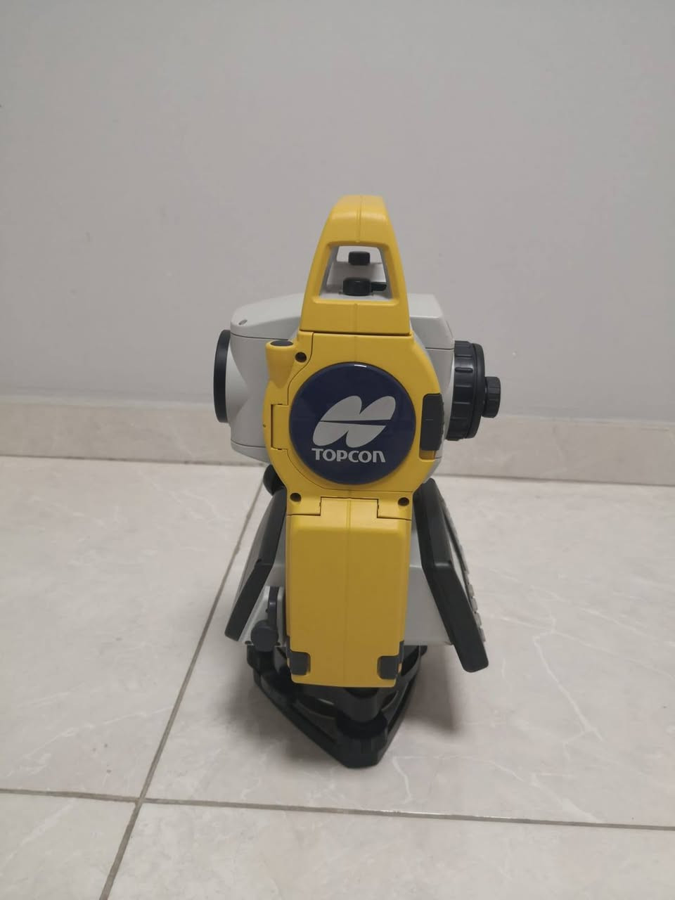 📢 يتوفر لدينا جهاز توتال ستيشن توبكون ياباني
🔹 الموديل:ES-65
🔹 الملحقات: عاكس + شاحن + بطارية+ركيزة (ملحقات كاملة)
السعر مناسب جدا 

✅ الجهاز بحالة ممتازة ومواصفاته مناسبة جدًا للاستخدامات المختلفة.

نقدم أيضًا:

🌍 دورات عملية شاملة على استخدام أجهزة المساحة.

📌 بيع، شراء، وتأجير كافة أنواع أجهزة المساحة.

🏗️ تنفيذ جميع أعمال المساحة: بيوت، بساتين، مجمعات سكنية، عمارات، مولات.

📏 تصفير أرضيات البيوت، المولات، والأراضي الزراعية.

📍 العنوان: النجف الأشرف
📞 للتواصل والاستفسار:واتساب  ***********
