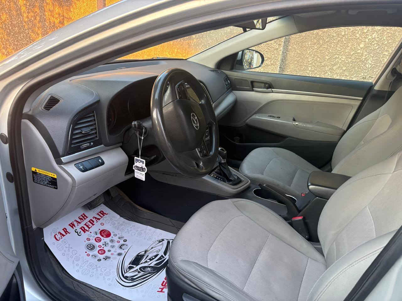 السلام عليكم
النترا ١٨ امريكي للبيع 
نصف مواصفات 
محرك الفين دوش 
مود درايف 
صور الحادث مرفقه 
السعر ١٢٠ وبيها مجال 
مكاني بغداد القادسيه 
***********
