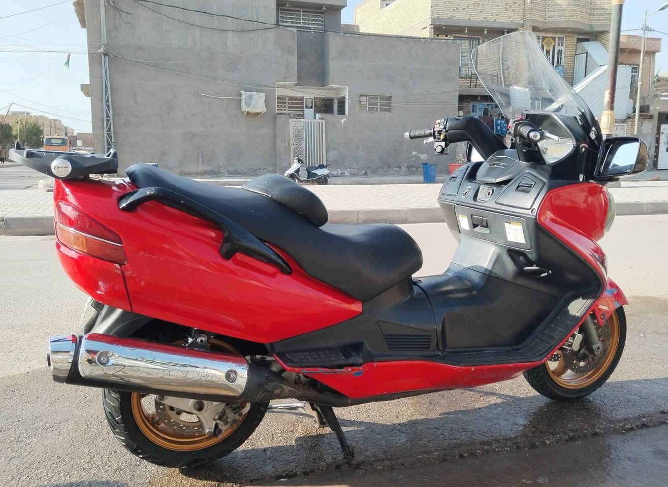 السلام عليكم سكاي ويف 650 فول مواصفات LX نضام ABS
مصبوغه جماليه كفر نضيف بي شخوط قليله الدراجه عليها ادامه كامله من بلكات نوزلات دشالي دسكات تايرات ماي زيتي دهن امزويل كله اصلي مكاني كوت
السعر مليونين من الاخير للستفسار ***********
