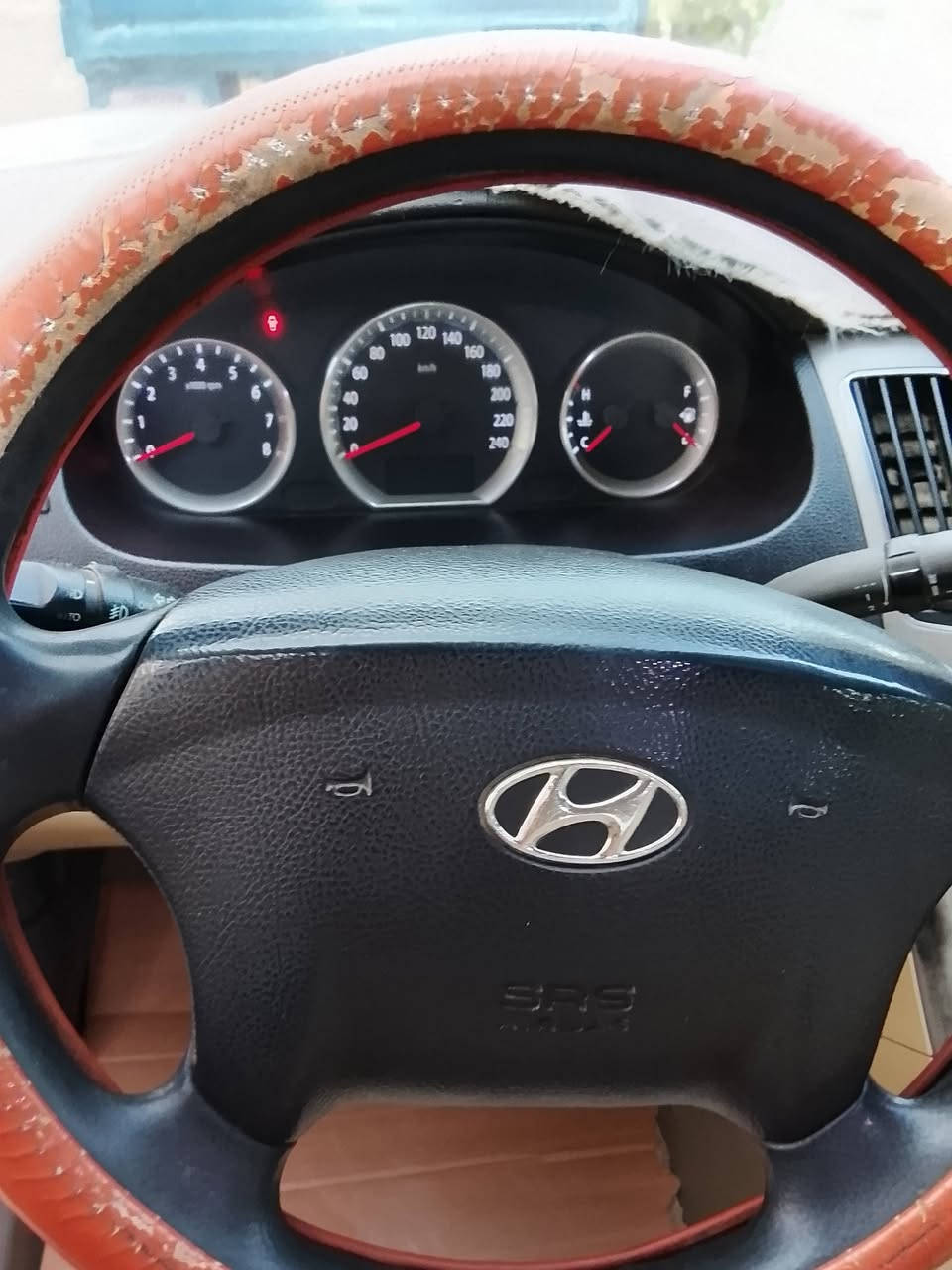 ياالله السلام عليكم ورحمه الله سوناته موديل 2009رقم بغداد نكليزي تحويل مباشر السياره مكفوله من الحادث بيه شخط فوك الدوسه الباب الامامي 
اومصبوغ شخط فقط الجاملغ الخلفي ولتكمه نصه بيه حالوب السياره كير مكينه حداديه تخم تاير كله مكفول مكان السياره بابل مكينه 2400داخل بيجي السياره خليجي 
بدون حادث بدون صبغ ابيع شرط السونار 
***********
***********
السعر 114اوبيه مجال
