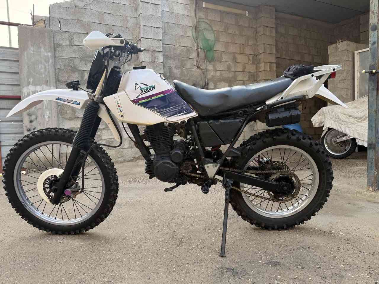 اعيد نشر بسبب الوعود الكاذه اذا ماتشتري لا تخابر وبعدين ماتجي  قفاز ياماها محور 200 كلشي موضح بصور جاهز شغال لادخان لا تنقيص لايت بك شغالات بريكات امامي وخلفي شغال زوج تايرات جدد وياله نضيفات اي شي مابيها. بلات كدام نضيفات لا دهن ولا نضيح دبل خلفي صيني دراجه نفس صور اي ختلاف ماكو صفاحيه نقص  عنوان قظاء علي الغربي سعر اتصل لين اكو عالم ماتخاف الله ***********
