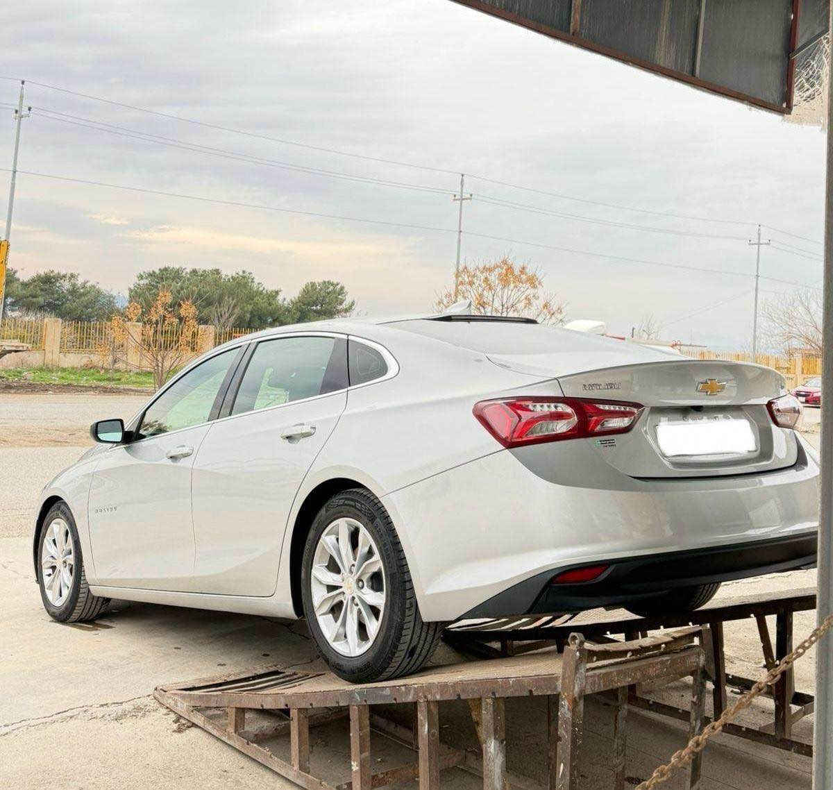 شفروليه ماليبو 2021 LT
سعر ١٢٢$ 
سيارة نظيفة ومجهزة، تم الاهتمام بها بالكامل،
المواصفات:
 • ممشى: 85 ألف مايل فقط
 •محرك + جير بشرط الفحص
 •بدون إيرباغ
 • أمامية وخلفية (كبس)
 • نصف جامر لخ + باب سكن (صبغ)
 •تعديل خفيف على جامرلخ الخلفي
 •نظام تبريد شغال 100% (قطعتين)
 •كاربلاي + وايرلس كاربلاي
 •تدفئة الكشنات الأمامية
 •4 تايرات نظيفة 
 •دهن محرك وجير جديد

2021 شۆفرلێت مالیبوLT 
ئۆتۆمبێلێکی پاک و باش پارێزراو
تایبەتمەندییەکان:
•تەنها 85 هەزار میل
• مەکینە و گێڕ بە شەرت
• بێ ئەیرباگ
• پێش و پشت کەپس
•بستەک جامرلغی پشتەوە تعدیل
• ئەپڵ کارپلەی + ئەپڵ کارپلای وایرلێس
• 4 تایەی خاوێن
• رونی بزوێنەر و گێڕ نوێ
سعر ١٢٢$ وەرەقە

+964 750 434 7323 أربيل, العراق


**إذا كنت صاحب هذا الإعلان وتريد حذفه لأي سبب، رجاءا أرسل رسالة إلى الدعم الفني**