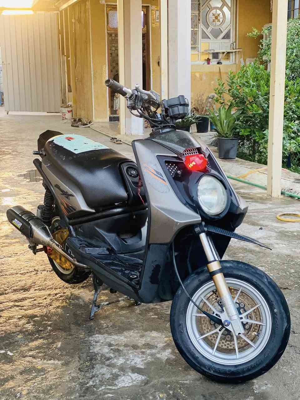 كفاله صار شهرين نازله
ويل PoH
بكلايت R6
قبق كلجات Koso
ستان +رباط مكينه 
هاوزن 
صالنصه بوري عدل 
ستيرين الياف حقيقي
صدر Dy
قبق فلاوين 
دراجه كلشي مانقصهه اليدور مال موته ليوصل 
***********
