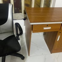 ميز • كرسي متحرك • قليلة الاستخدام