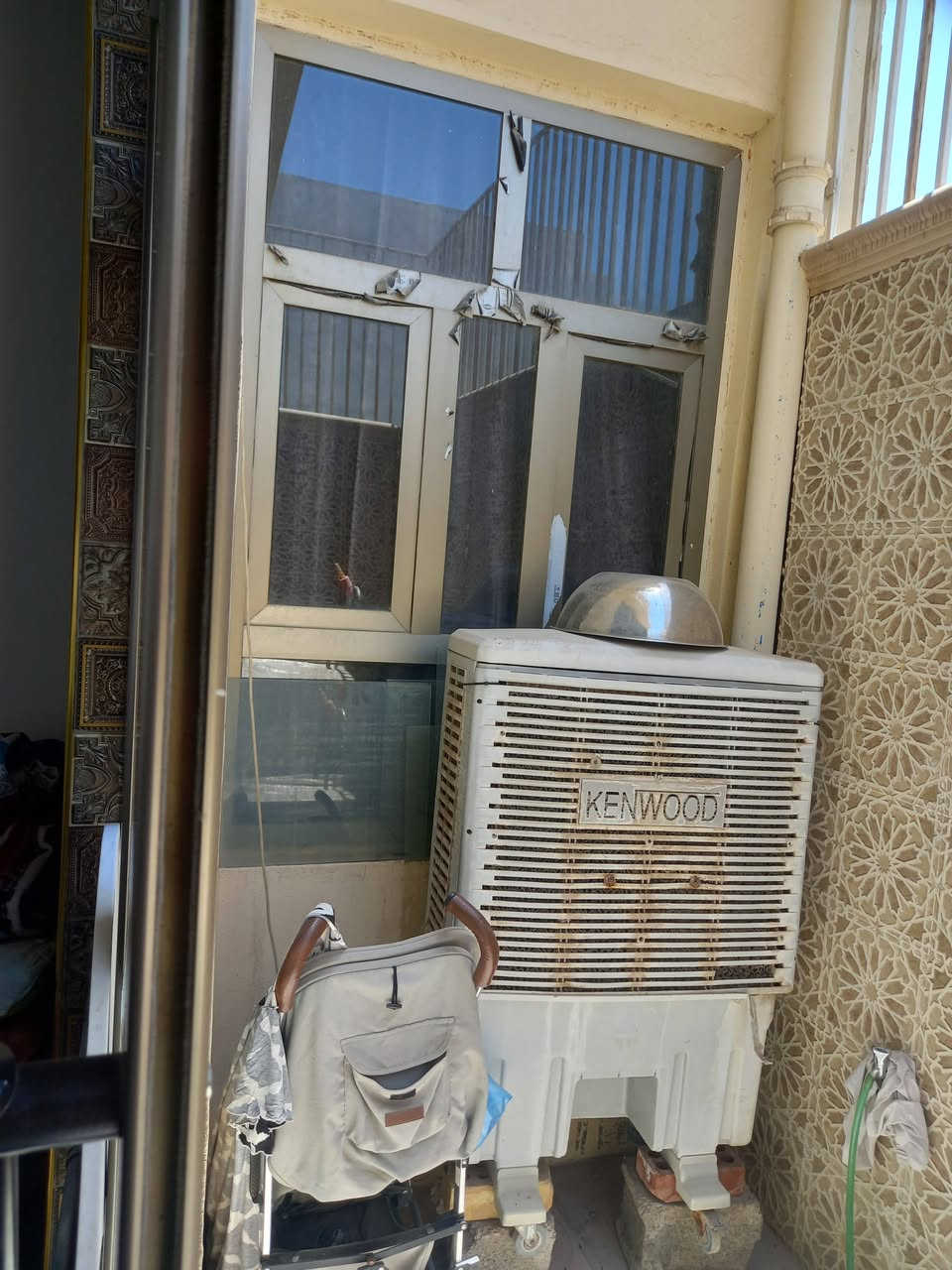 بيت جديد للبيع كورنيش خدمات كامله المساحه ١٣٦ البت فول مواصفات لستفسار اكثر ***********
