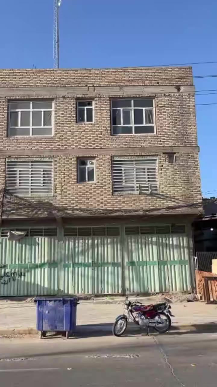 📢يتوفر بنايه تجاريه 3 طوابق  للبيع مساحه 100م
📍((واجهه 10ب 10 ))
🏫تحتوي على شقتين +٦محلات 
▪️جنس العقار طابو زراعي سند 25 
📍الموقع كربلاء الحر  باتجاه الجماليه السايدين الجديده  📍مستشفى التركي باتجاه الجماليه طريق بغداد طريق اللوريات
اللاستفسار أكثر على الأرقام التالية 
 ***********
***********
***********
