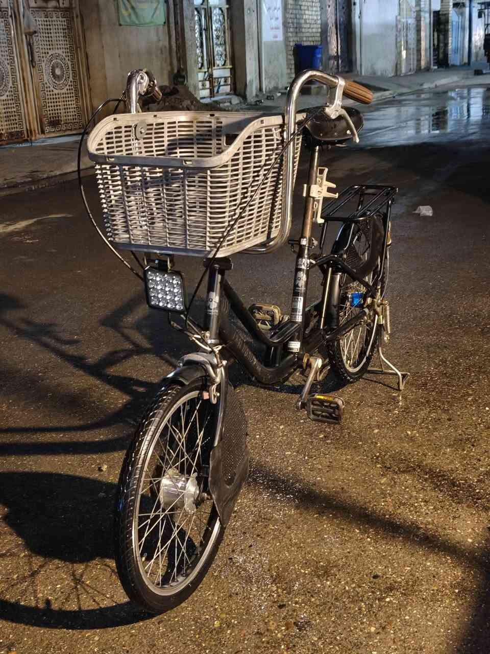 بايسكل للبيع السعر(120) وبي مجال قليل اسم البايسكل (برجستون) حجم(20) العنوان(بغداد العبيدي) الرقم(***********)
