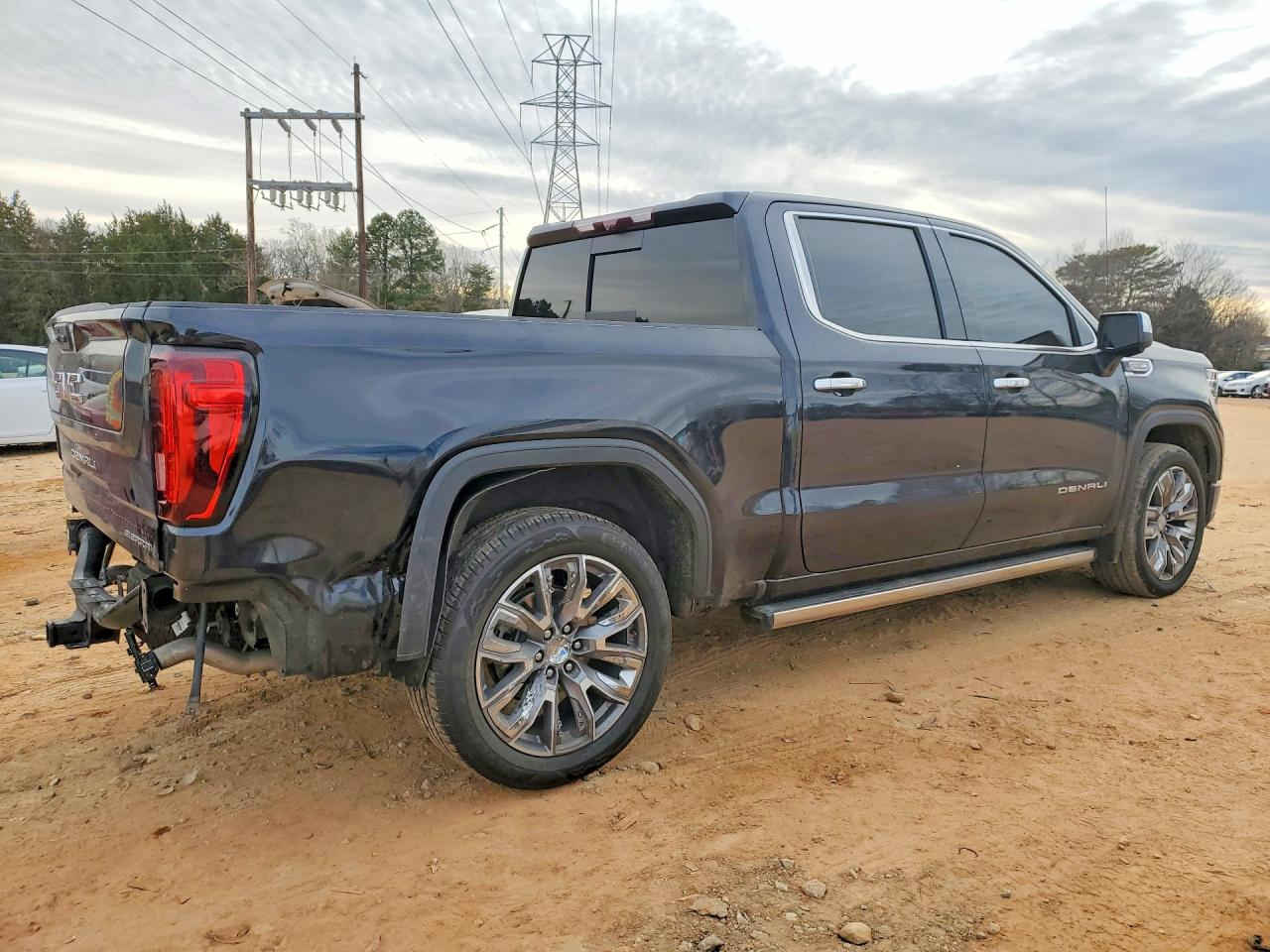 🚨 تنويه مهم
هذه السيارة معروضة في المزاد الأمريكي 🇺🇸
والمزايدة والشراء تتم عن طريق مكتب الباخرة للمزادات 🇮🇶
🔥 تدخل بكتاب الشهداء
───────────────
🚗 نوع السيارة:2024 GMC SIERRA K1500 DENALI
📅 تاريخ المزاد:الاثنين 23-03-2026
💰 السعر: يتحدد داخل المزاد
📊 الممشى:55351 ميل فعلي
🛠️المحرك: 8 سلندر / 6.2 لتر
───────────────

🔥 مجاناً مجاناً مجاناً
📄 تقرير كارفاكس مجاني بدون أي مقابل
───────────────

🚗 سحب السيارة خلال 24 ساعة من وقت التسديد
💸 حسابات مخفّضة وعمولات أقل من السوق
───────────────

🚢 الشحن متوفر من:
🇺🇸 🇨🇦 جميع الولايات الأمريكية والكندية
➡️ شحن مباشر إلى العراق
➡️ العقبة – جبل علي – ميرسين
───────────────

🛃 تخليص كمركي كامل من ميناء أم قصر
🏔️ تخليص كمركي إلى إقليم كردستان
🇯🇴 شحن مباشر إلى عمّان (العقبة)
🇹🇷 شحن إلى ميناء ميرسين – تركيا
───────────────

🏢 فروع الشركة:
📍 الفرع الأول: بغداد – السيدية – الإعلام
📍 الفرع الثاني: الإمارات العربية المتحدة – الشارقة – الصناعية 4
───────────────

👥 مجموعة البيع والشراء:
https://www.facebook.com/share/g/17pXXBgeeU/?mibextid=wwXIfr

───────────────

🎵 TikTok:
https://www.tiktok.com/@al_bakhera?t=8qGOLioZlVE&_r=1

───────────────

📞 للاستفسار والتواصل:
+9647739115599


**إذا كنت صاحب هذا الإعلان وتريد حذفه لأي سبب، رجاءا أرسل رسالة إلى الدعم الفني**