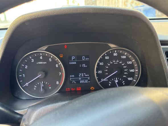 السلام عليكم النترا ١٧  للبيع 
حادثها موضح  بالصور  صندوك و جاملغ خلفي  مصلحات نفسهن
وبيها بارد  
ماشية ٨٩ الف ميل 
مواصفاتها نص فول شاشة جبيرة وكاميرا  خلفية 
ويل كب  ١٦ 
عليها ادامة جديدة مكينة بلكات ومجاول  كله جديد
الصدر البارحة بدلته كله 
اذن مكينه ودسكات كذلك كله جديد 
التايرات نضيفة 
مكاني الشعب  
***********
