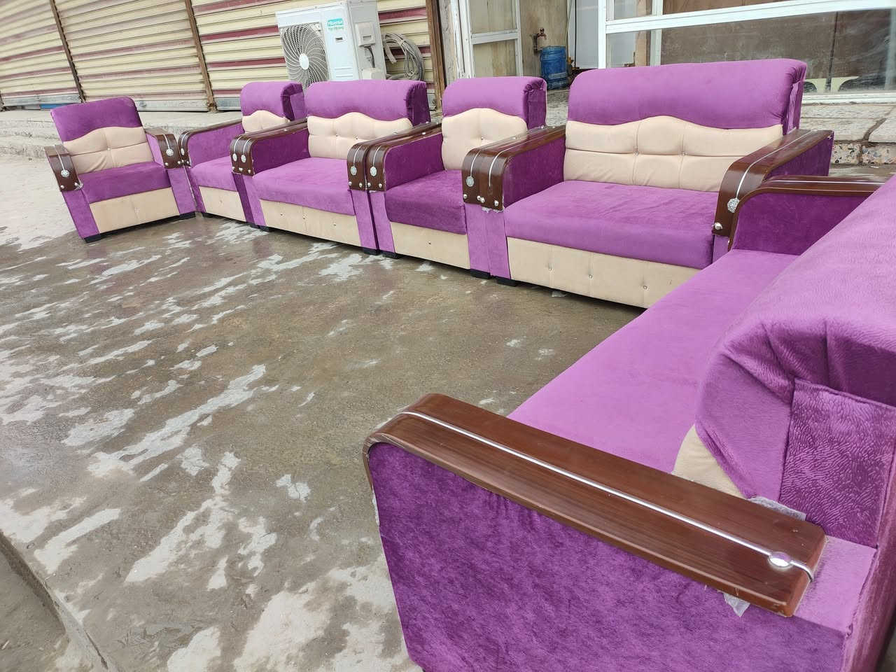 تخم مستعمل نضافة ٩٠ بل ١٠٠ السعر ٢٥٠ ،،،، حلة نادر ٣ مقابيل المركز الصحي معرض احمد العنزي لاثاث المنزلي ***********
