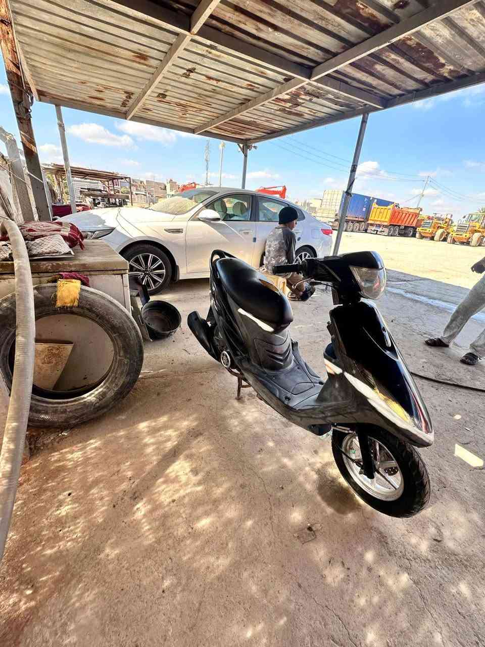 سلام عليكم
دراجه ماكس عدله بلادي (كفاله) 
دراجه ملحه 
كفارت بلادي كله مختم 
بيه ويل نجمه 
قبق فلاوين 
قطرة اكسل و دهن 
دبل خلفي  كله اصلي تفاصيل خاص مكاني مركز 
***********
