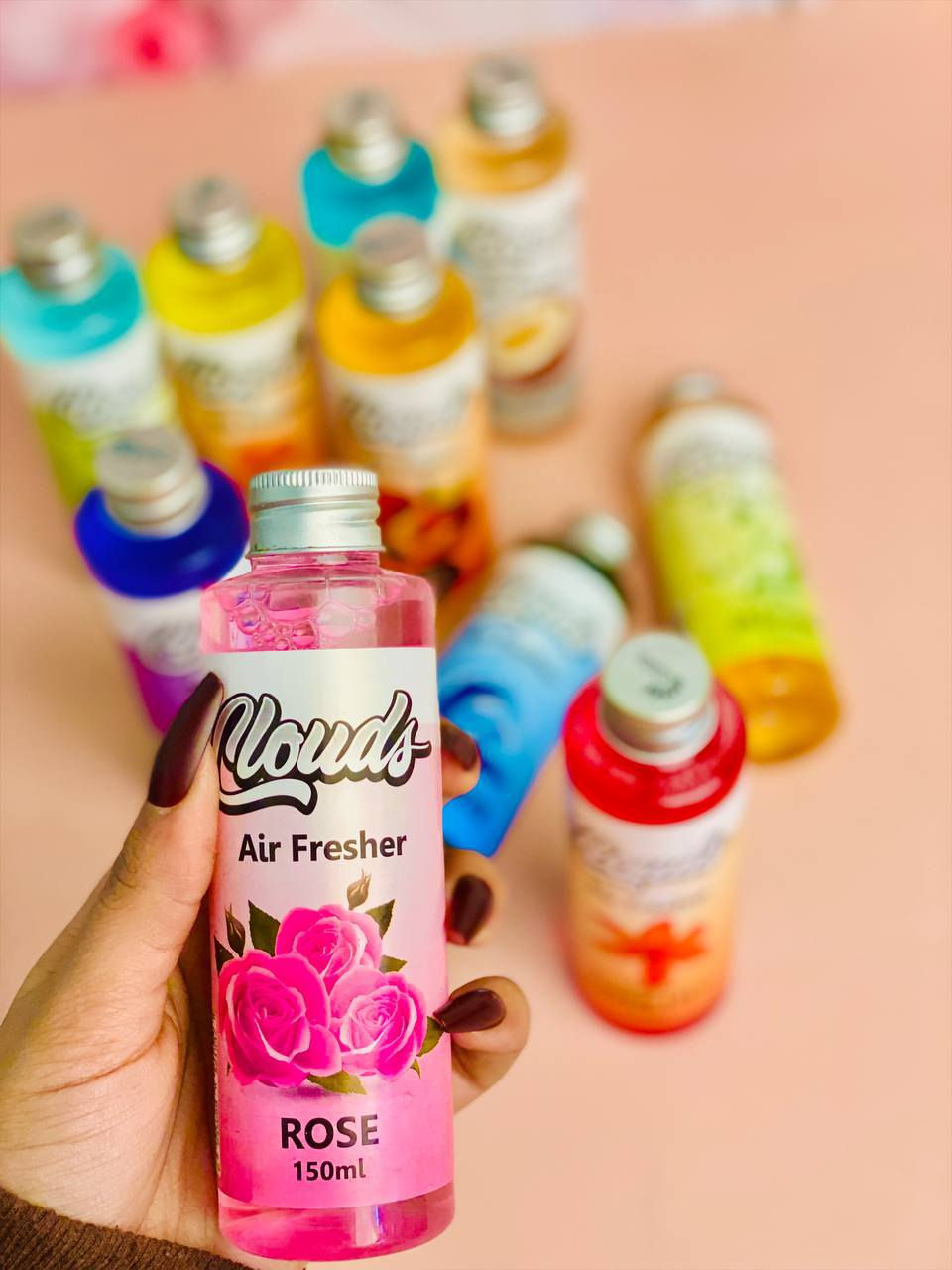 إذا تحبين المكان يفوح ريحة حلوة وتغيّر المود كله 💫
معطرات Clouds جت حتى تعيشين تجربة ريحة ما تنسى 🌸🍃
نكهات متنوعة ترضي كل الأذواق 🌈
تفاح أخضر 🍏 برتقال منعش 🍊 خوخ ناعم 🍑
ورد رومانسي 🌹 ياسمين راقي 🌼 ليلك جذاب 💜
ونسمة بحر ترد الروح 🌊💙

ريحة ثابتة تبقى بالساعات ⏳✨
قطرات بسيطة وتملأ المكان فخامة وانتعاش 😍
مناسبة للبيت 🏠، السيارة 🚗، المكتب 💼 وحتى المحلات 🛍️
تخلي الجو نظيف، رايق، ويفتح النفس 💖

سعر القطعة  9 الاف


**إذا كنت صاحب هذا الإعلان وتريد حذفه لأي سبب، رجاءا أرسل رسالة إلى الدعم الفني**