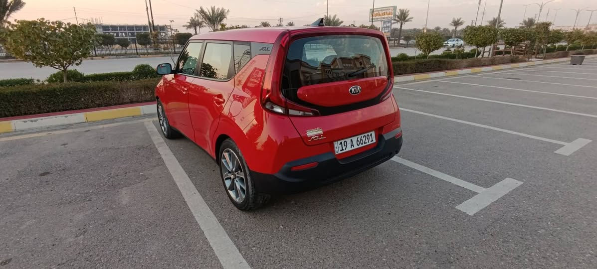 السلام عليكم
كيا صول 2021 محرك دوش 2000 
بأسمي رقم كربلاء الدولي و سنوية لسنة 2028. 
السيارة حادثها جاملغ ايسر مبدل و حافة البنيد مصبوغ فقط و باقي السيارة كفالة ليبل واحد.
رقم الشاصي KNDJ23AUXM7766543
ماشية 28 الف ميل. 
ويل كب سبورت حجم 18 
مري شفط
تحكم ستيرن جهتين 
شاشة اعطال
ابل بلاي و كار بلاي
داش كام فليبس للمراقبة تفتح مع السويج 
السعر 152$ و بيها مجال بسيط.
العنوان كربلاء قرب سيطرة الابراهيمية. 
رقم الواتساب ***********
