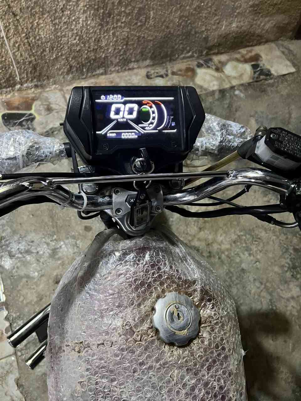 السلام عليكم دراجه سيفان موديل 24 شكل 25 دراجه جديدنعامه مكينه 200 مامفتوح مابيه نقص كله شغال ماشيه 400 صلنصه رياضي ام الفصله سعره 700 ماكو هيج سعر مكاني ديالى الخالص ***********
