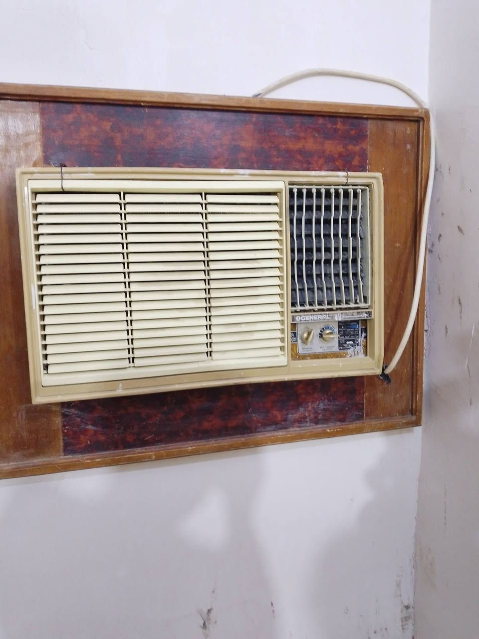 السلام عليكم ورحمه الله وبركاته سبلت طن ونص  مكيف هيتاشي 2طن ومكيف جنرال 2طن للتواصل ***********
