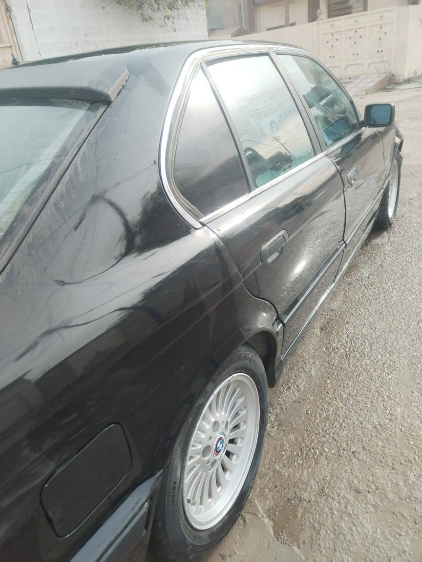 السلام عليكم اخوان بي ام حجم 525كلش نضيفه كير محرك شرط رقم جديد مكاني كركوك التون كوبري السعر 42وبي مجال شي قليل التواصل على هذا الرقم واتساب او اتصال***********
