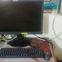 حاسبة للبيع  نضام ويندوز كاملة  السعر 300 الف بيها مجال بسيط المحتويات...
