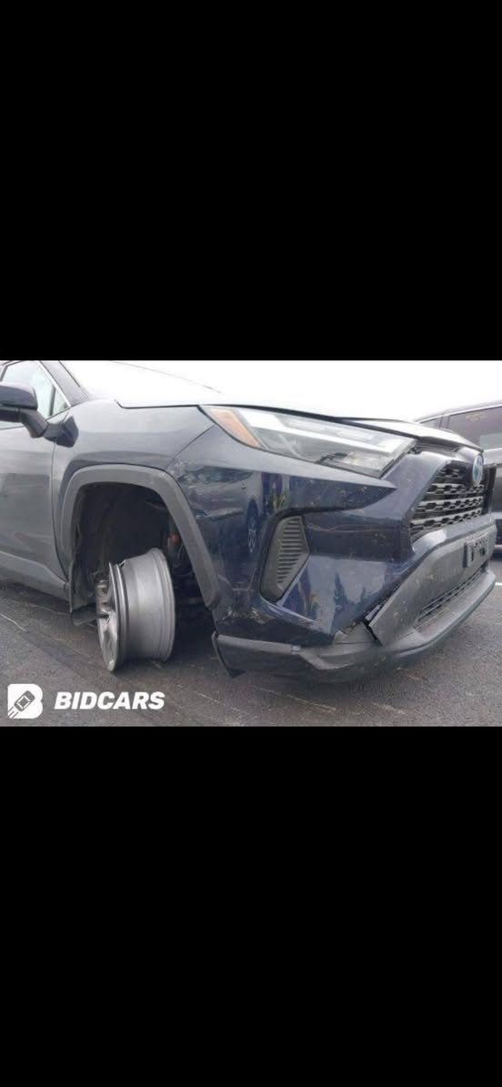 تويوتا رافور موديل 2024مواصفاتXLEمحرك4سلندر2.5.        فتحا سقف/بصمة أبواب/صندوق كهرباء/كرسي كهرباء /رادار امامي/رادار بل مري/سيارة ١/١ الحادث كما موضح بصور (حادث خفيف بس ويل رقم الهاتف ***********
