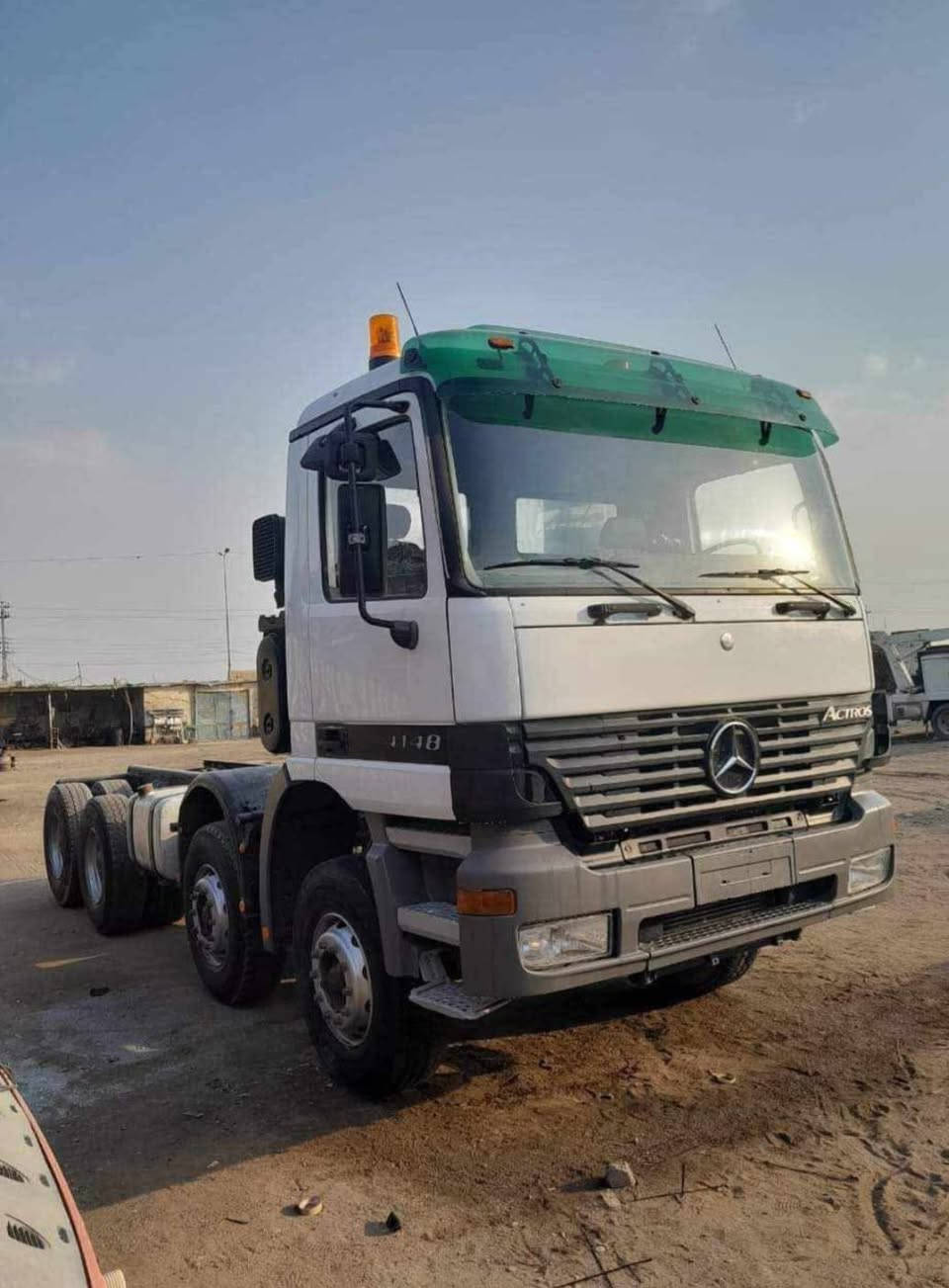 للبيع ***********
شمعه إيطالي محرك ٨
كير فتيس  رقم بصره انكليزي 
جيف معلايه ٢١
تخم تاير جاهزه للعمل بس بدي شدلها
