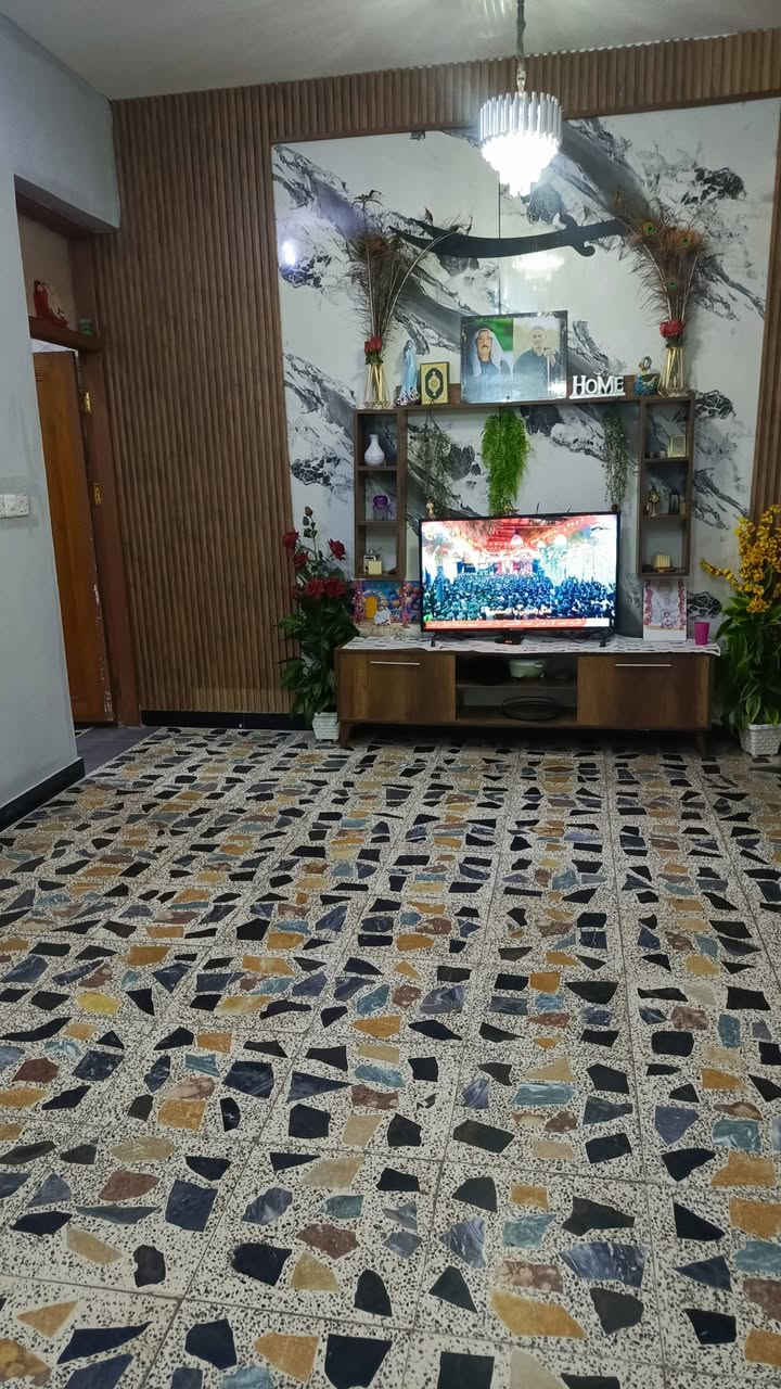 دار للبيع 60م. نهايت الأربع شوارع زراعي ابو ريسان قاطين وبيتونه جبيره. غرفتين فوك وبيتونه جوه مدخل استقبال ومطبخ وصحيات. طابو زراعي سند 25 ماء مجاري تبليط كهرباء شوارع 10 بيت نظيف. وتعبانين عليه. كاشي وطابوك حتى البيتونه كاشي للاستفسار الاتصال على الرقم ***********
